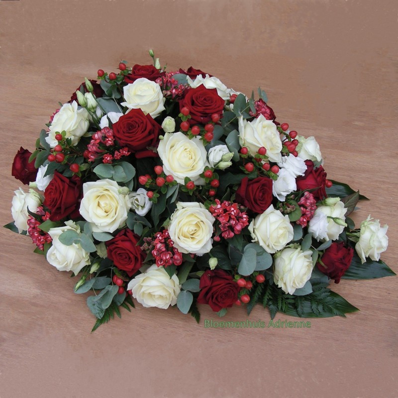Rouwstuk witte en rode rozen, bezorging regio Bergen op Zoom en Roosendaal door Bloemenhuis Adrienne